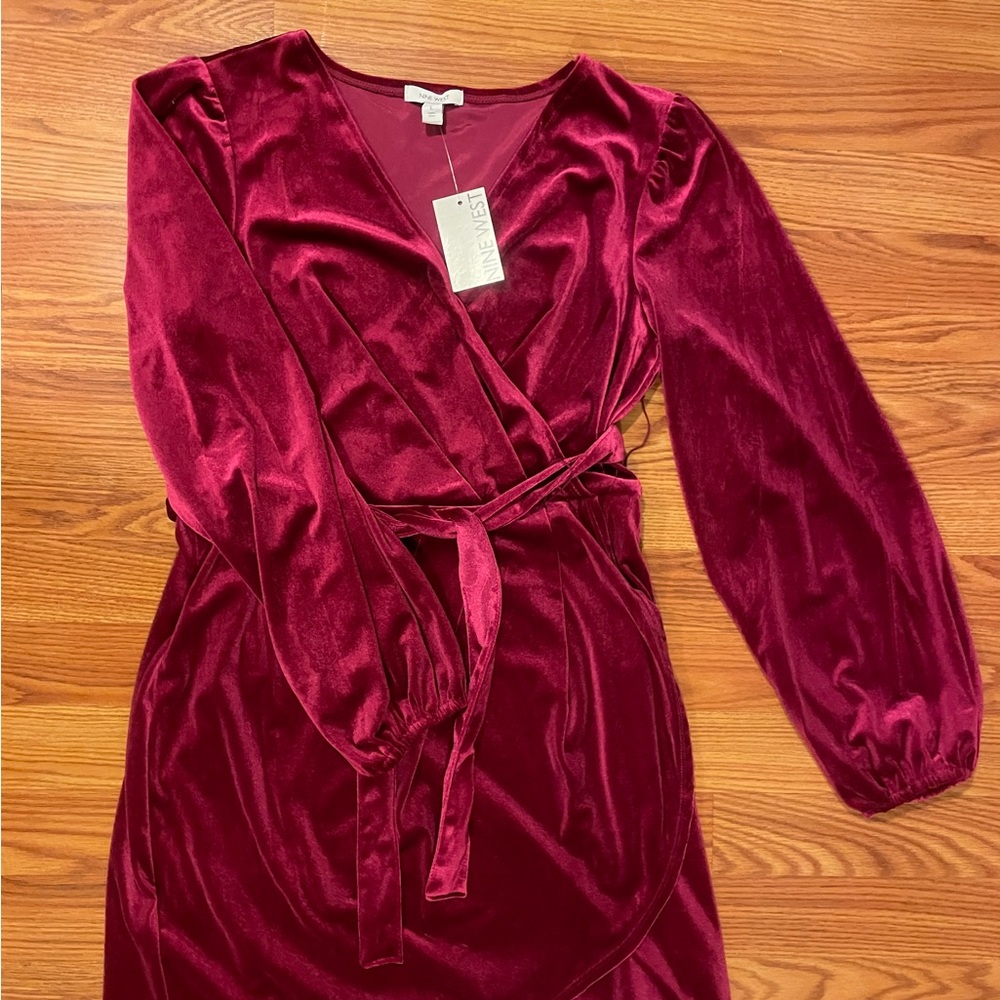 Large NWT Nine West Long Sleeve Velvet Dress